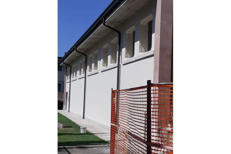 Prospetto fori con telai di rinforzo