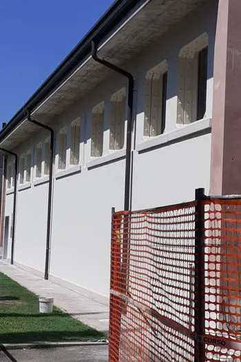 Prospetto fori con telai di rinforzo