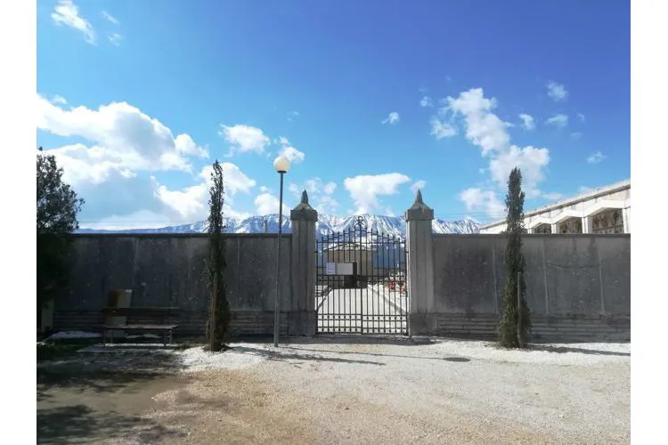 Foto esterna cimitero