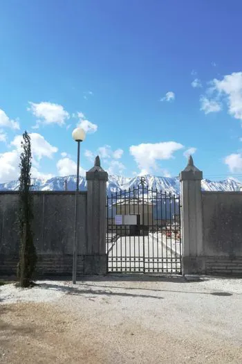Foto esterna cimitero